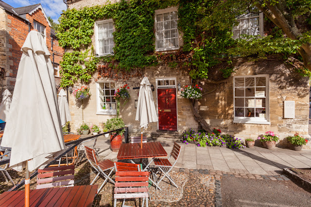 Sunny courtyard outside a restaurant in Woodstock Oxfordshire by Martyn Ferry Photography