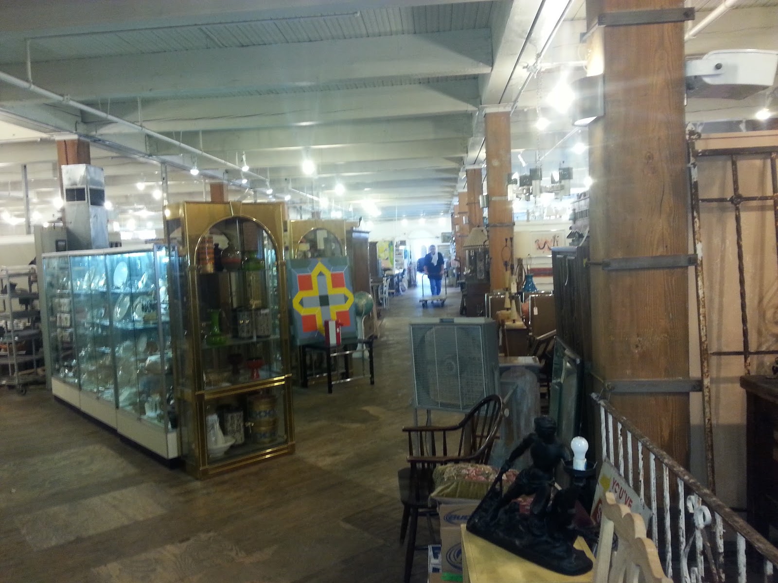 Antique Pottery and Glass Market Hunter Midland Arts & Antiques Market