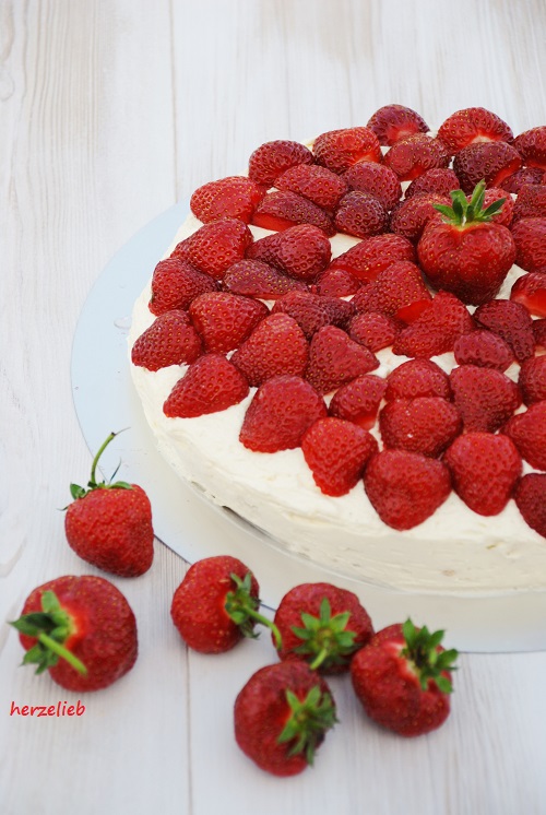 Erdbeer-Buttercreme-Torte Rezept - Kuchen oder Torte mal ganz klassisch ...