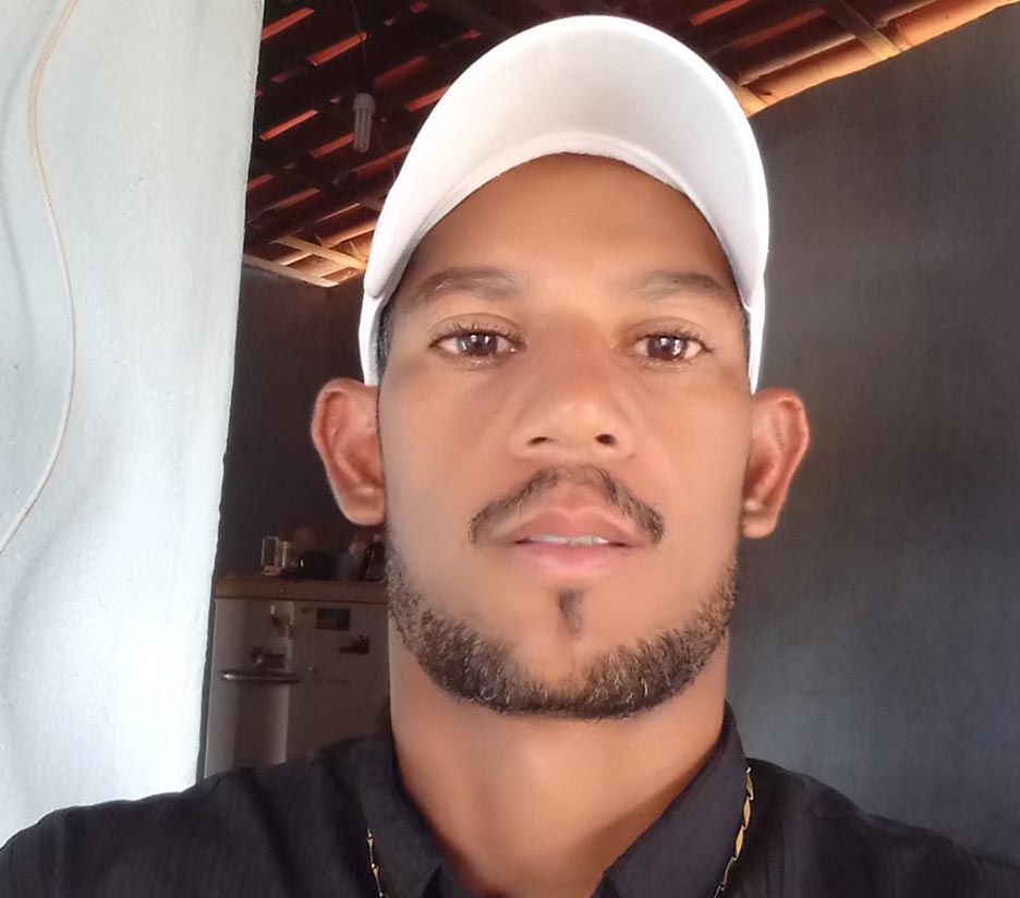 Homem surta, agride esposa, ateia fogo em casa, carro, moto e comete suicídio em Serrolândia