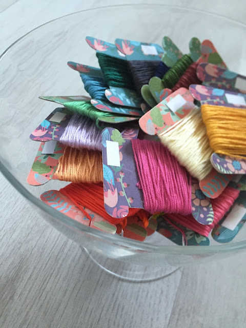 Free floss bobbins on Freubelweb