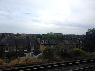 view from the Croydon-London train journaljose.blogspot.com / petiteetgrandebretagnes.blogspot.com
