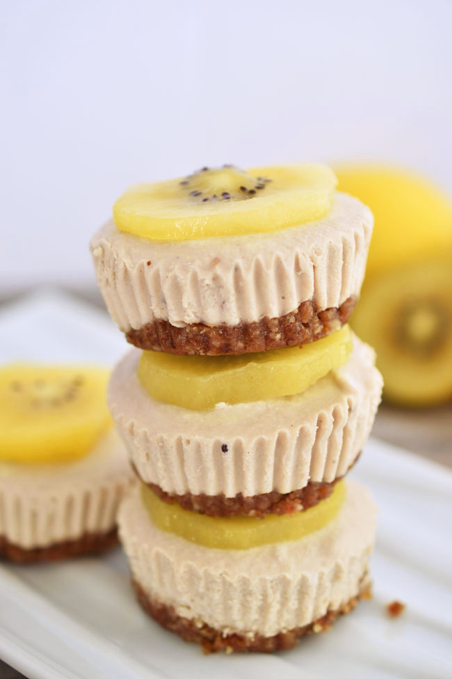 Woman in Real Life Mini Kiwi Cheesecakes (vegan, raw, glutenfree)