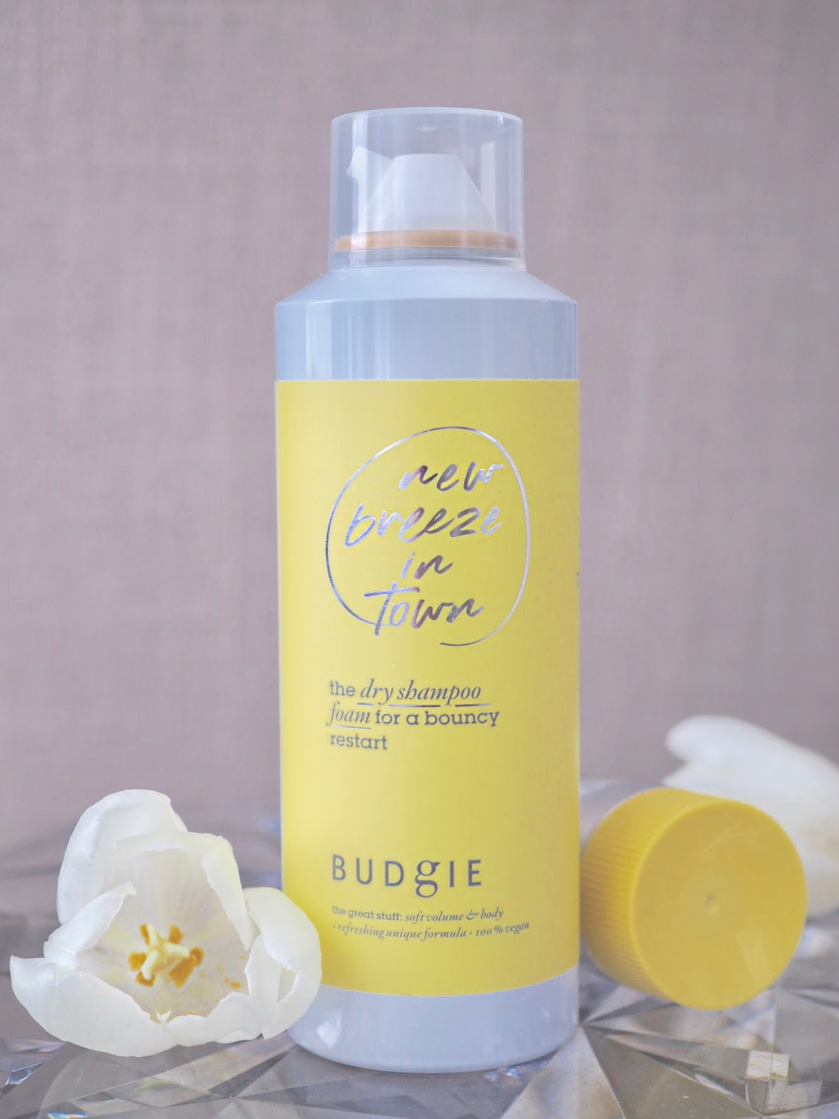 Hiuspohjan ja hiusten kuorinta, vaahtova kuivashampoo.. Ihana