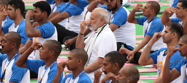 PM MODI PRACTICED YOGA WITH 30 THOUSAND PEOPLE; AND SAID :Practice Yoga Like Mobile Phone