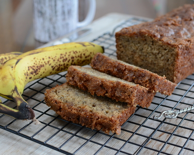 Shhh Banana Bread ♥ KitchenParade.com, healthy low-fat banana bread, just 1 tablespoon oil and whole wheat flour.