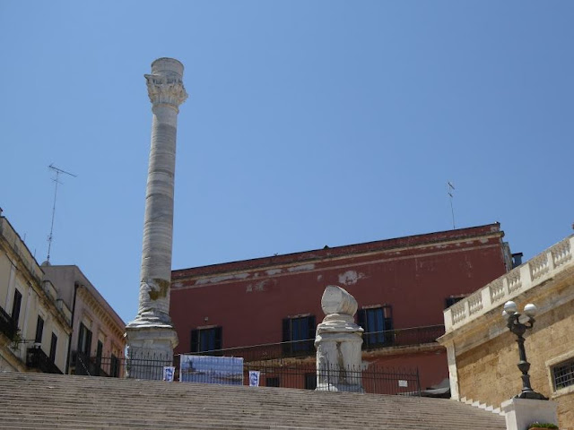 scalinata Virgilio e le colonne romane