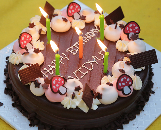 Order Melting Butterscotch Bliss Cake Online, Price Rs.649 | FlowerAura