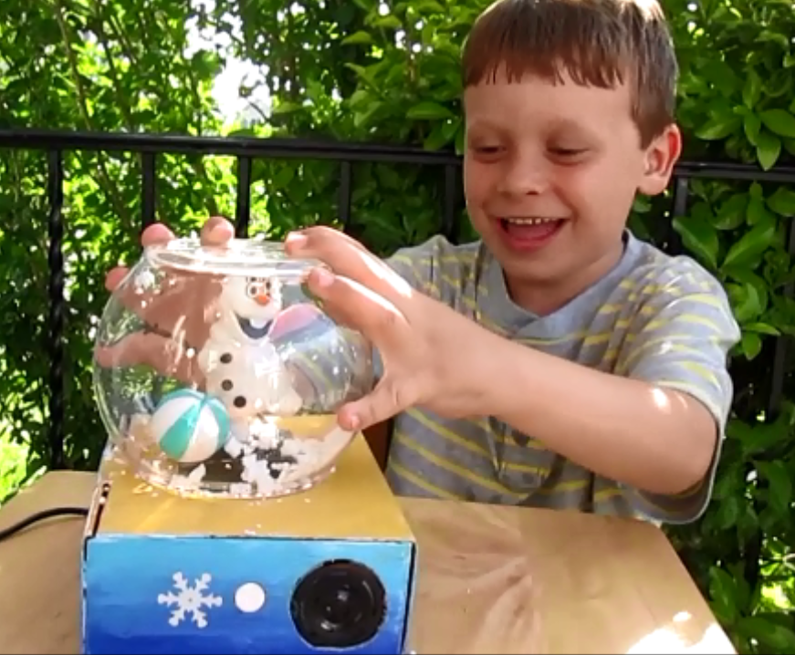 JackANDJude Frozen Musical Snow Globe