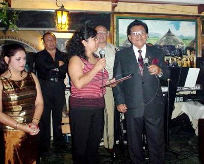 Luis Abanto Morales Foto de Luis Abanto Morales con terno