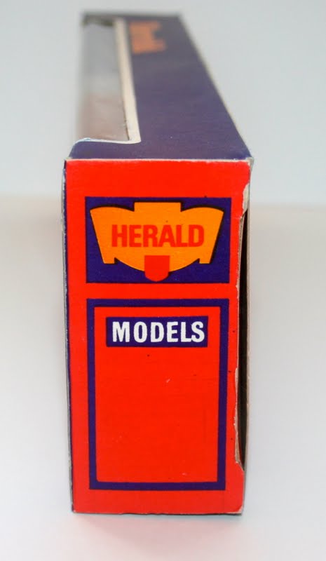 Figurines 1/32 COWBOYS - BRITAINS HERALD - neufs boite