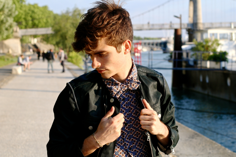 Blog-mode-homme_Paul-Joe_Maison-F_Chat_dries-van-noten-veste-zip-huilée_mocassin-exclusif_noeud-pap_mensfashion_preppy-berges-LYON