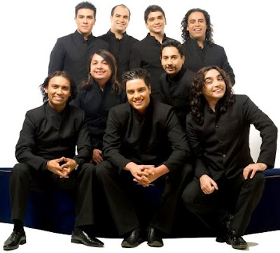 La Noche Foto de la banda La Noche vestidos de negro