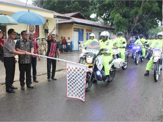 Andre Sukendar dan Petrus Fatlolon Lepas Tim Patroli Trans Tanimbar Andre Sukendar dan Petrus Fatlolon Lepas Tim Patroli Trans Tanimbar