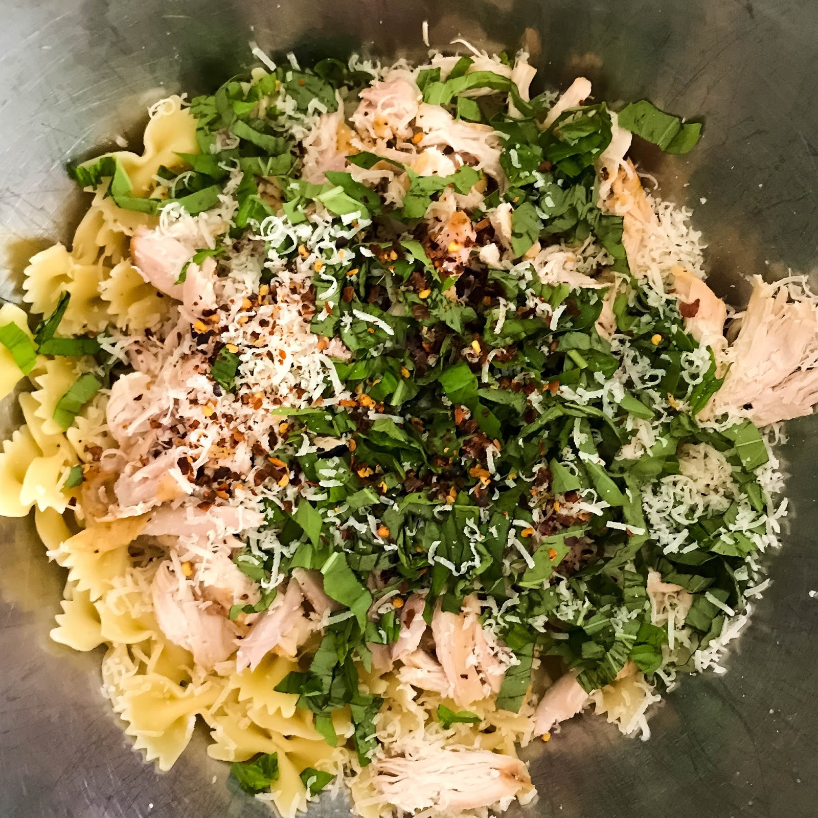 pasta salad with chicken and basil