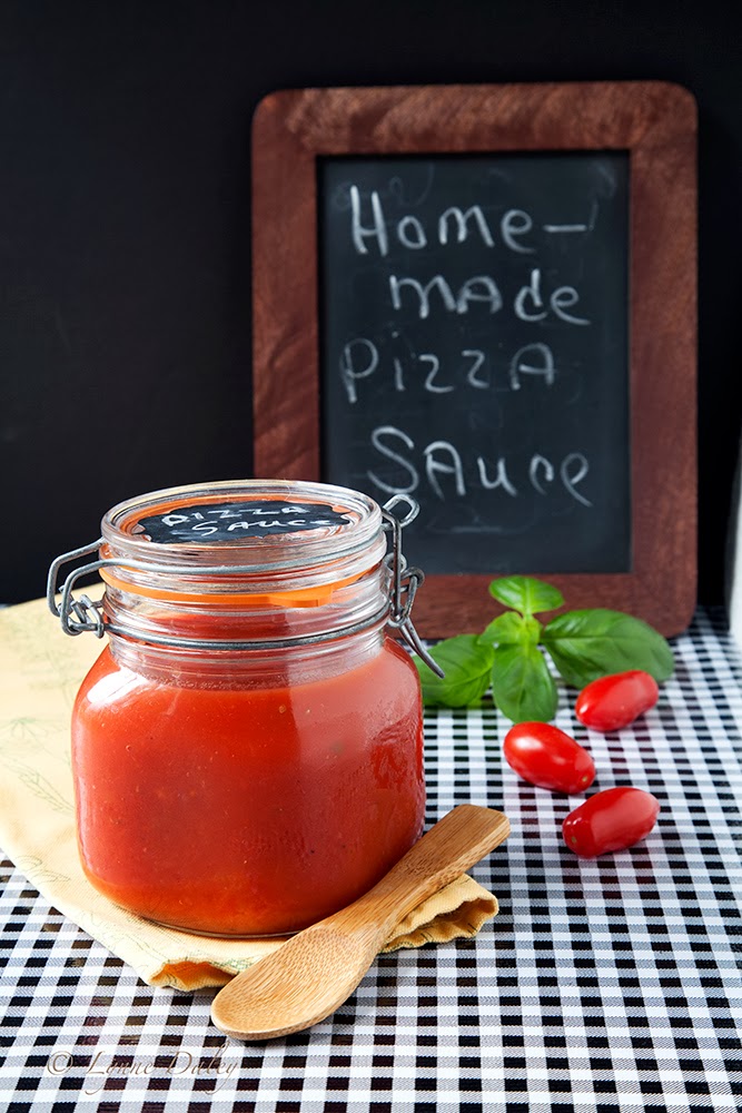 Cafe Lynnylu: Easy, But Delicious Pizza Sauce