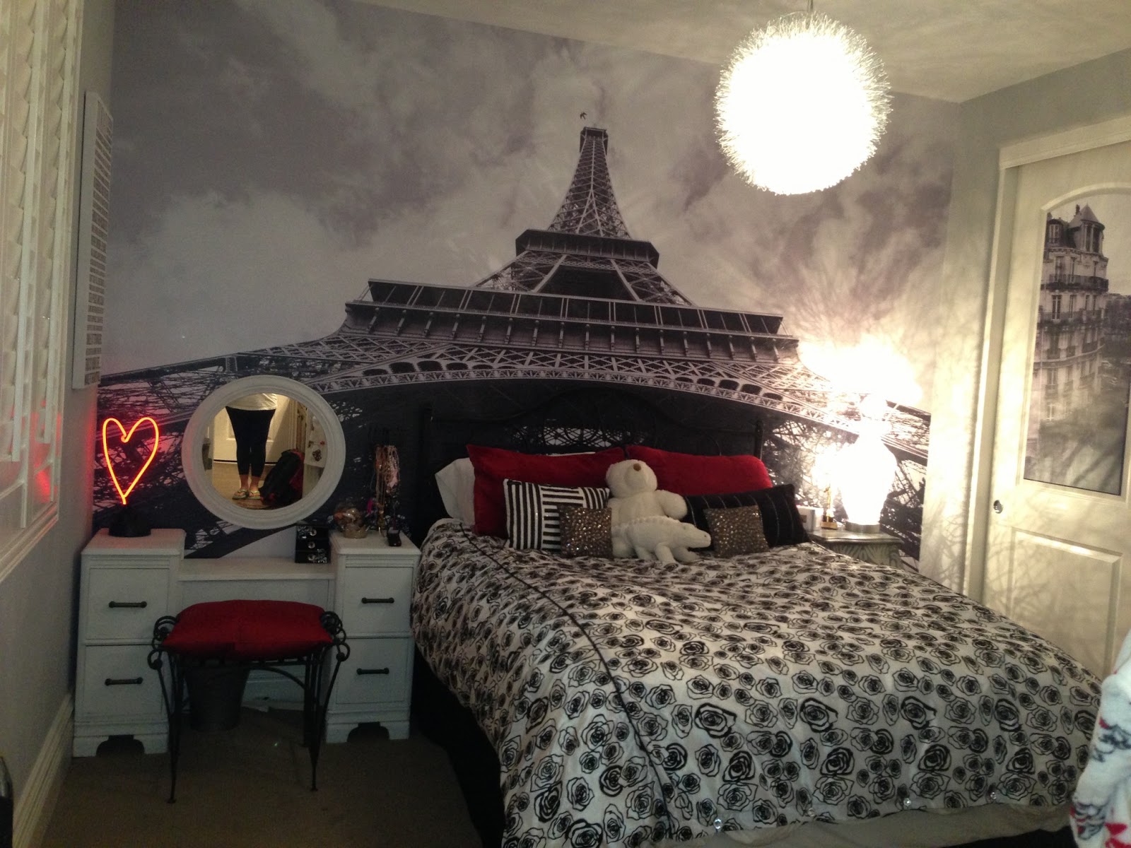 Dee's Adventures: Kate's Paris Themed Room