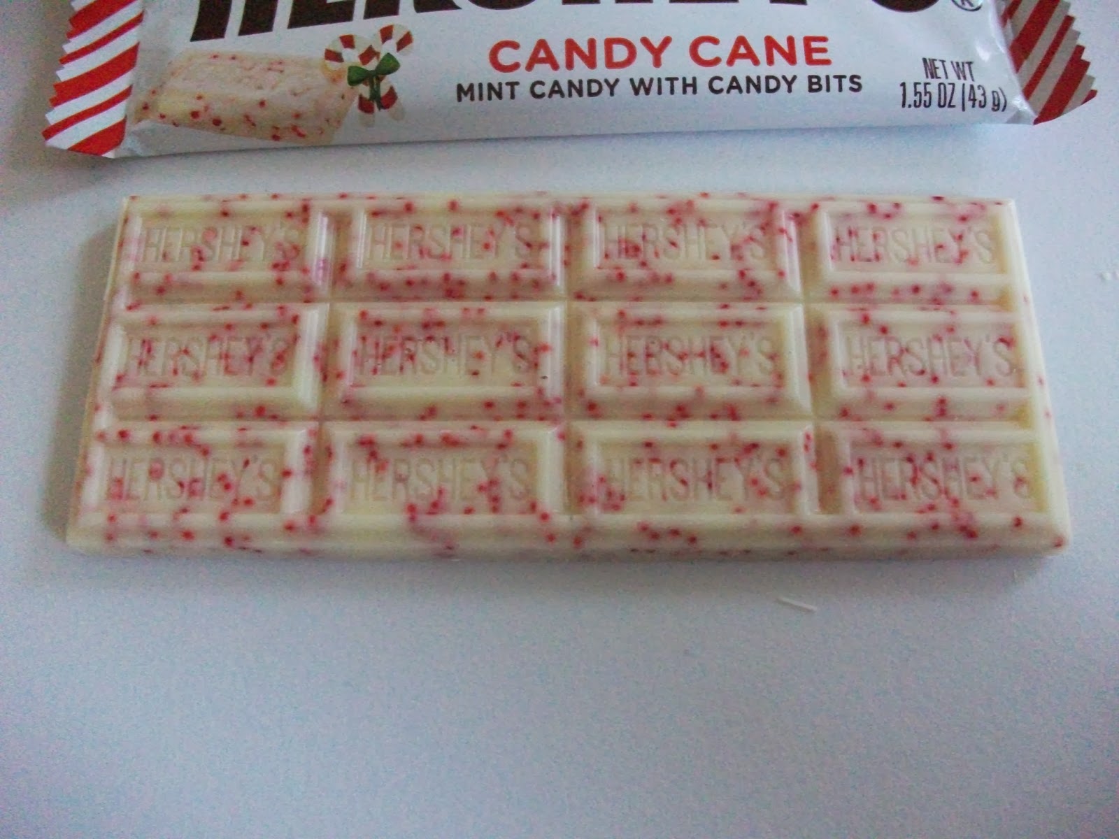 Kev's Snack Reviews Hershey's Mint Candy Cane Bar with Candy Bits Review