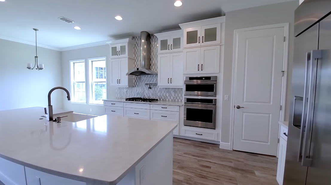 Tour Windermere, FL New Home vs. 22 Interior Design Photos