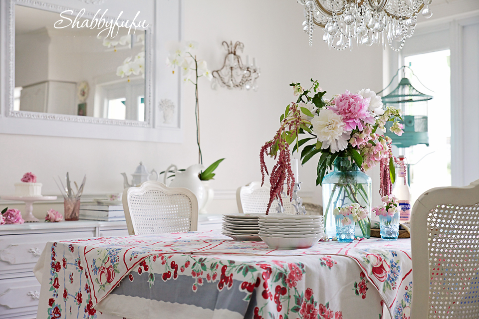 A Little Bit Cottage...Dining With Vintage Tablecloths Shabbyfufu