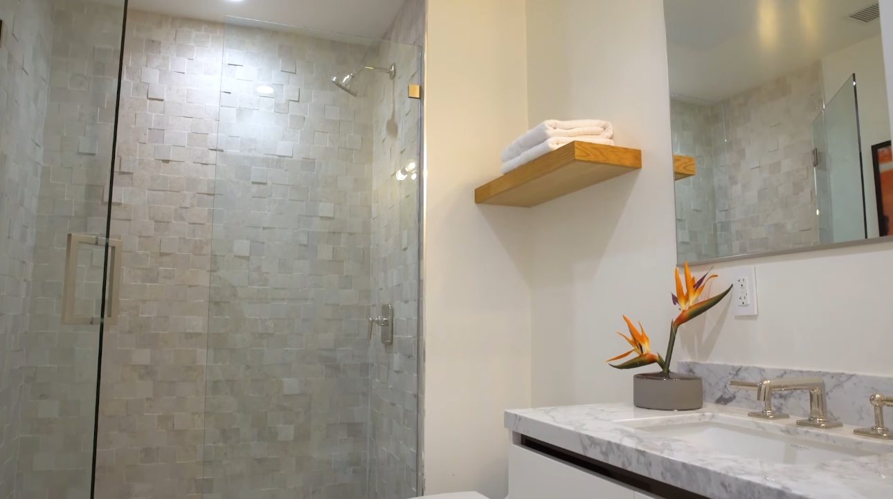22 Photos vs. 812 HUNTLEY DR #105, West Hollywood CA vs. Luxury Home Interior Design Tour