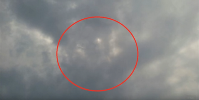 Subhanallah! Lafadz Allah Hiasi Langit Jakarta Saat Aksi Damai 4 November Subhanallah! Lafadz Allah Hiasi Langit Jakarta Saat Aksi Damai 4 November