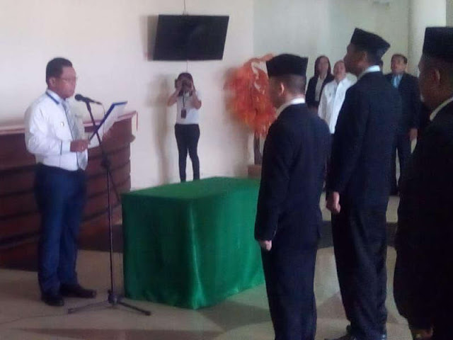 Petrus Fatlolon Lantik 16 Pejabat Desa di Maluku Tenggara Barat Petrus Fatlolon Lantik 16 Pejabat Desa di Maluku Tenggara Barat