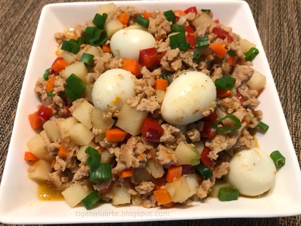 Chicken Giniling with Quail Eggs