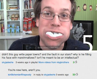 John Green comiendo malvaviscos John Green comiendo malvaviscos