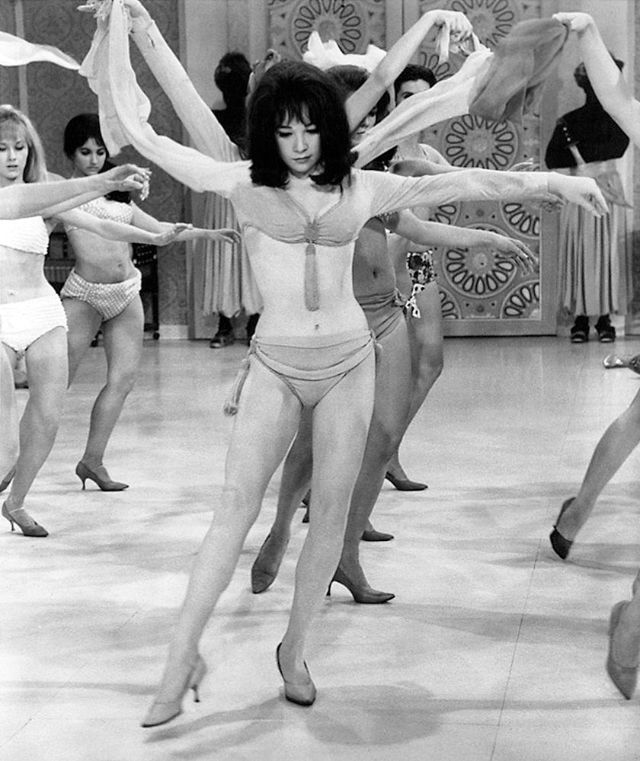 MacLaine nackt Shirley 