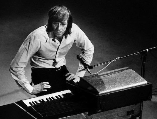 FILE FOTO - 20 Maggio 2013: Ray Manzarek, la cui firma piercing organo  elettrico suono definito in modo molti colpi dagli sportelli, la  leggendaria rock band ha fondato con Jim Morrison negli