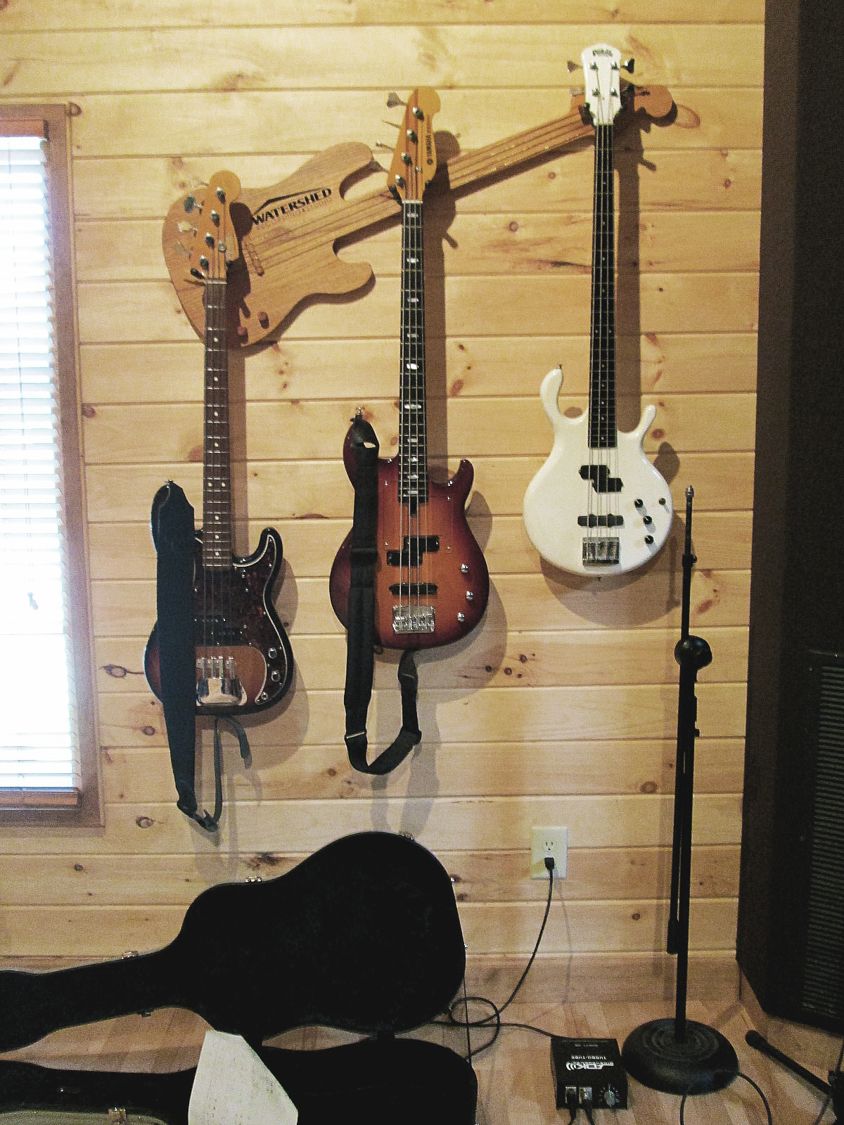 WallAxe Custom Guitar Hangers 2017