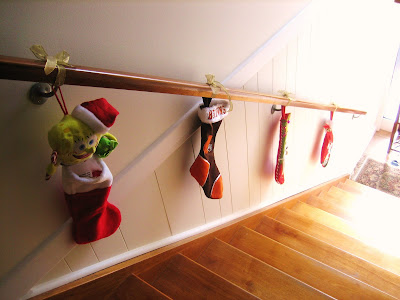 25 ways to decorate your stairs & banisters this Christmas!