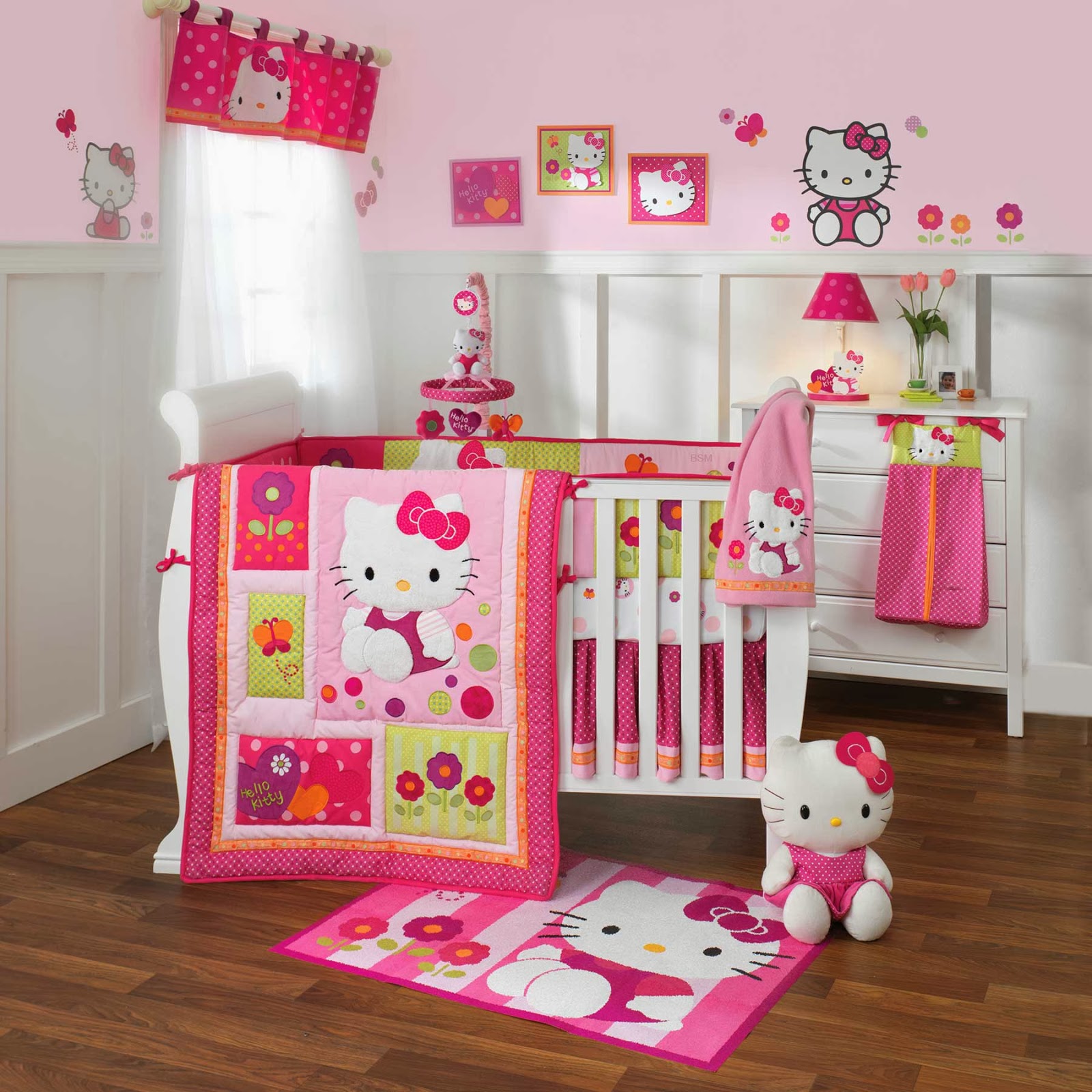 Hello Kitty themed Baby Bedroom / geeks fashion