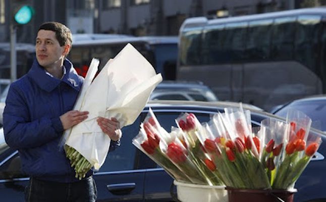 في هذه الحالات تقدّم لها الورود