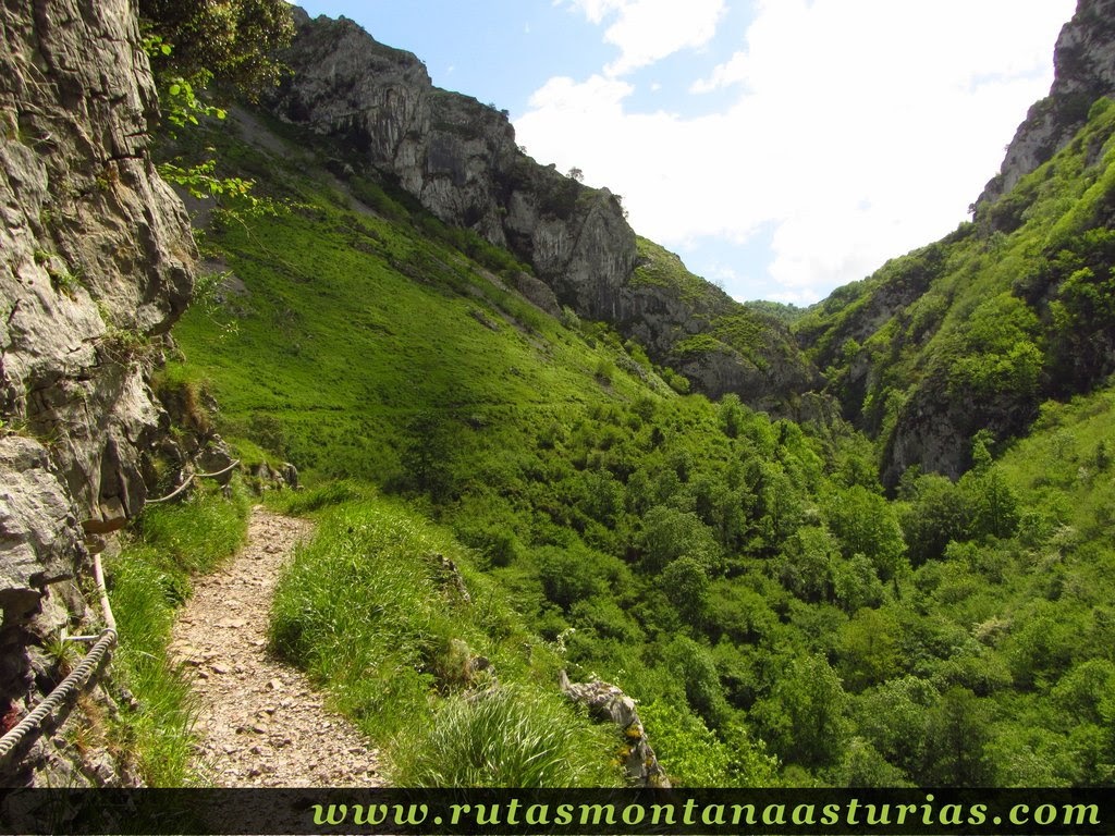 RUTA de las XANAS y VALDOLAYÉS desde el ÁREA RECREATIVA DE LAS XANAS