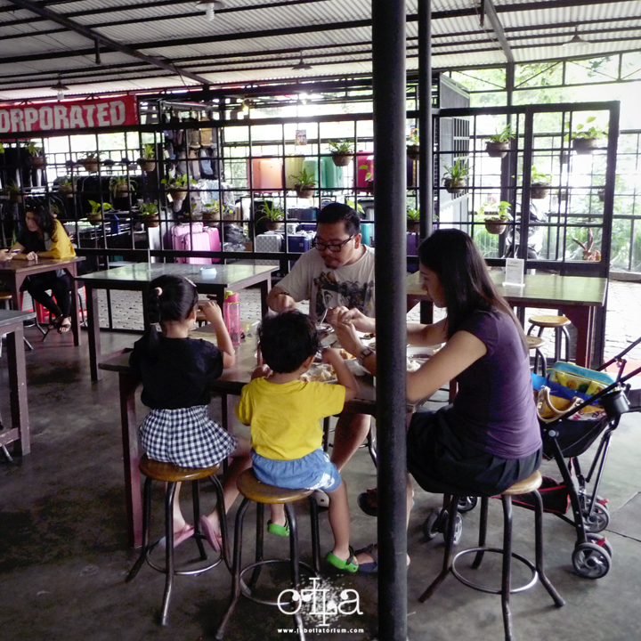 RM Legoh Bandung, Penangkal Lapar Kekinian Place Ambience RM Legoh Bandung, Penangkal Lapar Kekinian Place Ambience