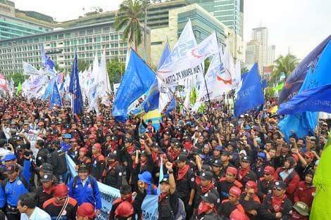 Aksi Ribuan Buruh Yang Marah Sama Anies Mulai Memanas, Mereka Mulai Ngelu Ngelukan Ahok