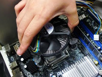 Memasang Heatsink Prosesor Memasang Heatsink Prosesor
