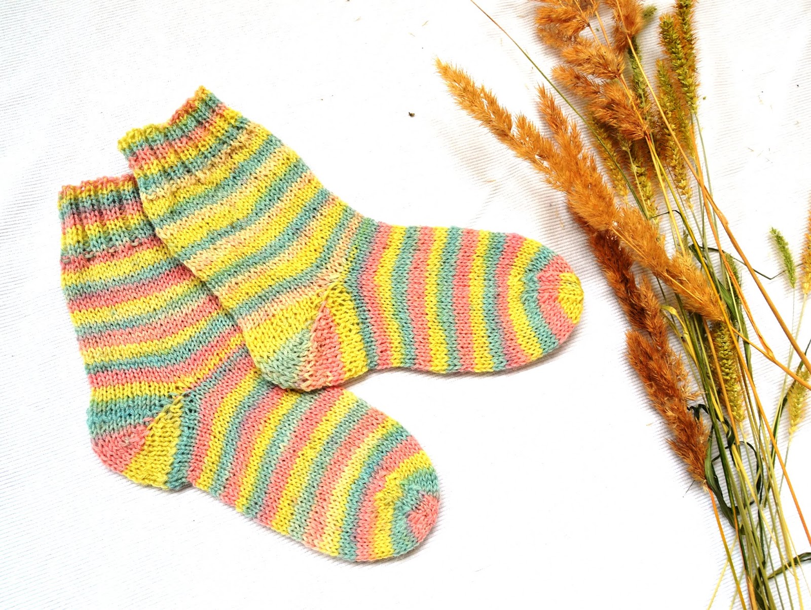 детские вязаные нос. детские носки спицами. вязаные носки для ребёнка 2года. носки детские вязаные. детские носки мастер класс.