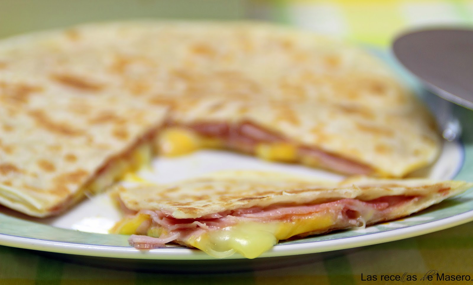 Quesadilla de jamón york y queso en microondas