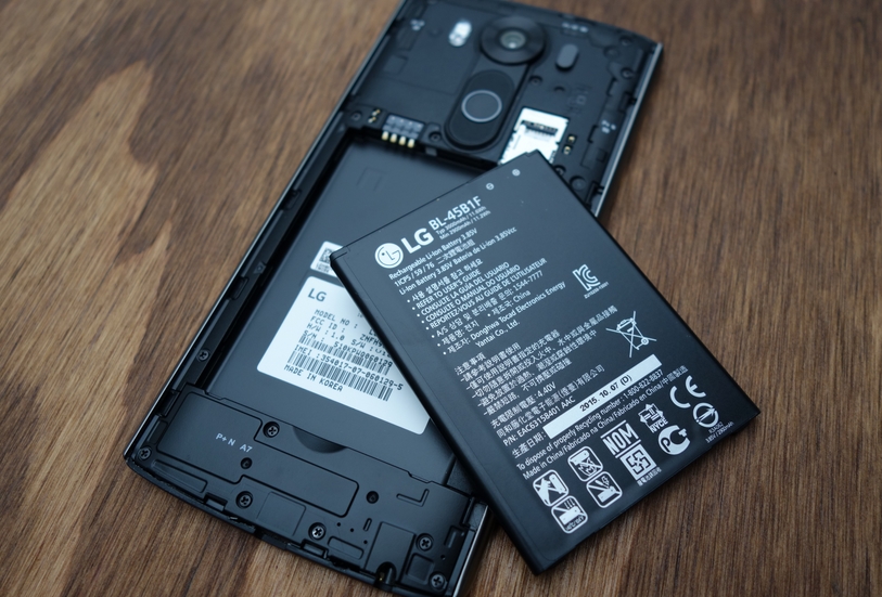Geriausi smartfonai, su nuimamais akumuliatoriais LG V20
