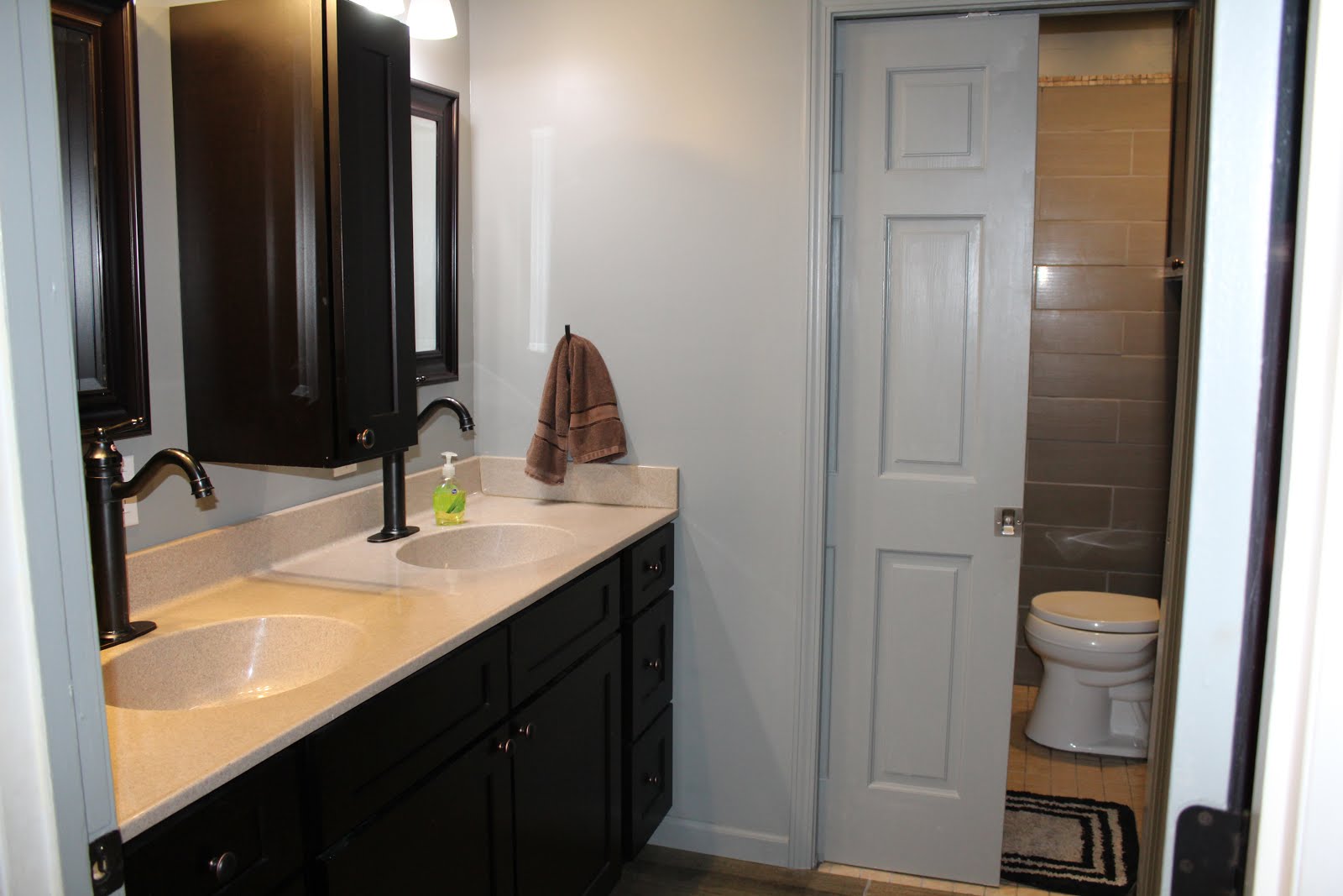 CLICK to view Full bathroom off kitchen entrance. Newly remodeled.