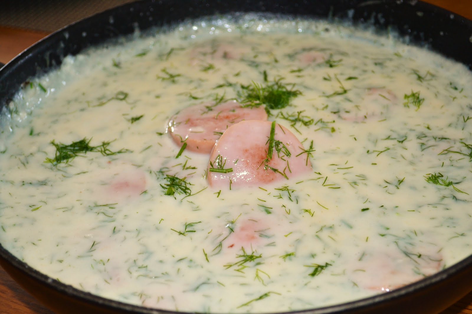 Thelins mat Stekt falukorv med dillsås