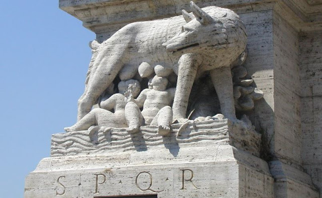 Statue of Romulus Remus and the she wolf