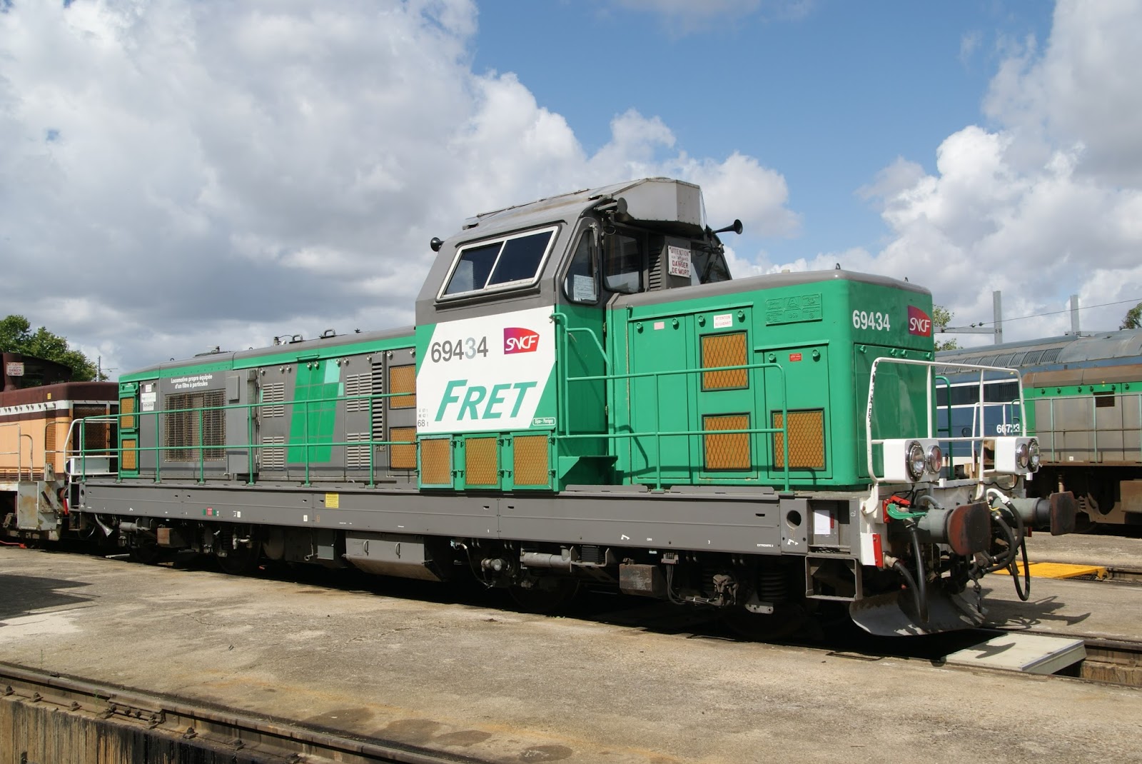 Ferrovissime: Une BB 69400 avec un filtre pour moins fumer.