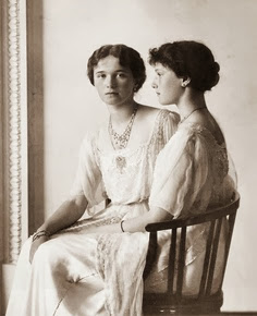 Olga and Tatiana Romanova, Russia 1913
