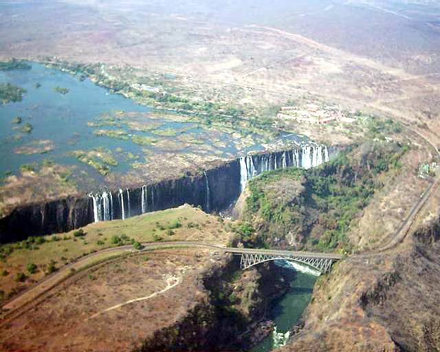 Air Terjun Victoria, akhir Zambezi atas dan awal Zambezi tengah.