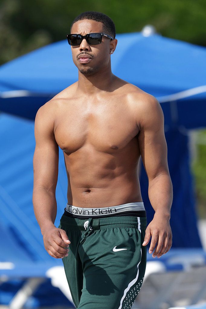 Michael B. Jordan, astro do filme Pantera Negra, é fotografado pelado