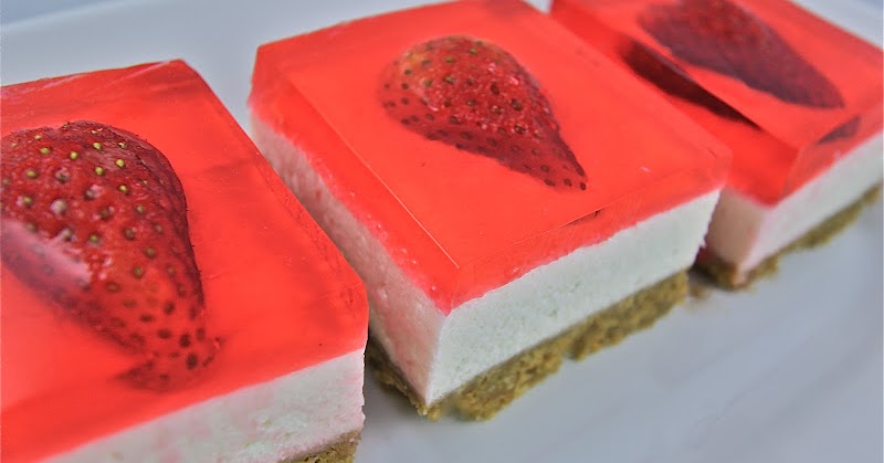 Extra Virgin Chef: No-bake cheese cake with strawberry hearts